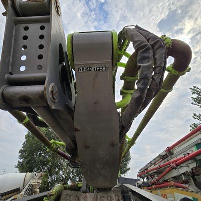 8×4 τροχός κίνησης Sinotruk Τάξι Τροχαία αντλία σκυροδέματος με σύστημα βοηθητικού διεύθυνσης