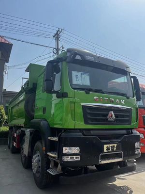 Καμιόνι Sinotruk με κινητήρα και καθίσματα με χωρητικότητα ≤5 και χωρητικότητα 4-6L