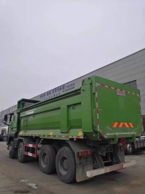 Καμιόνι Sinotruk με κινητήρα και καθίσματα με χωρητικότητα ≤5 και χωρητικότητα 4-6L