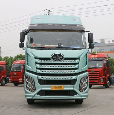 Υψηλής ροπής χρησιμοποιούμενο FAW J6V CNG 375/420HP Τρακτικό κεφάλι φορτηγού με πολλαπλές μετατροπές μπροστά