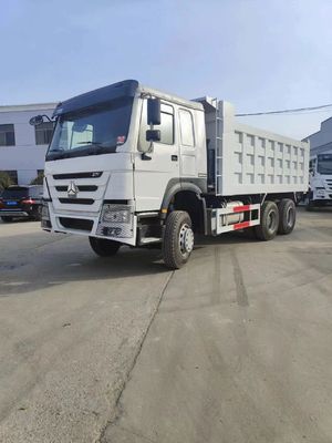 8.5x2.6x3.6m βαρύ φορτηγό ντάμπινγκ με σασί Sinotruk ανθεκτικό 4-6L χωρητικότητα κινητήρα