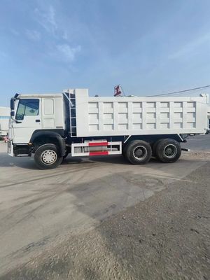 8.5x2.6x3.6m βαρύ φορτηγό ντάμπινγκ με σασί Sinotruk ανθεκτικό 4-6L χωρητικότητα κινητήρα