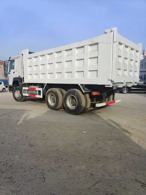 8.5x2.6x3.6m βαρύ φορτηγό ντάμπινγκ με σασί Sinotruk ανθεκτικό 4-6L χωρητικότητα κινητήρα