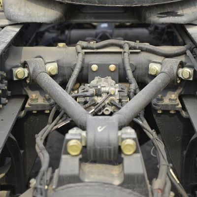 Κόκκινο FAW Liberation Jh6p αυτόματο ελκυστήρα 6X4 Τύπος κίνησης για εφαρμογές βαρέων βαρών