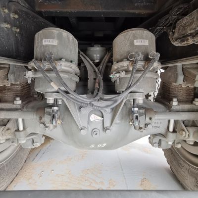 Χρησιμοποιούμενο φορτηγό σκουπιδιών Sinotruk 6X4 με υδραυλικό σύστημα υποβοηθούμενης τροχιάς