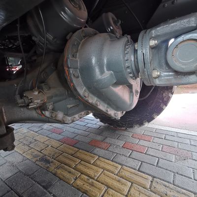 12100.000kg Χρησιμοποιημένο βαρύ φορτηγό ελκυστήρα με σασί Sinotruk και εναλλακτικό 28V-1500 Kw