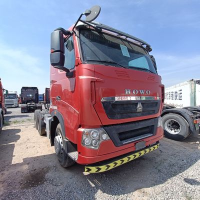 Κόκκινο HOWO T7h 440 μοντέλο φορτηγού για τη μεταφορά βαρέων φορτίων μέσα σε έλκοντα ημιαμοκίνητο