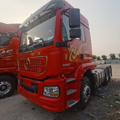 440HP Shacma βαρύ φορτηγό ελκυστήρα για ρυμούλκηση ημιπροωθητήρα από χάλυβα άνθρακα