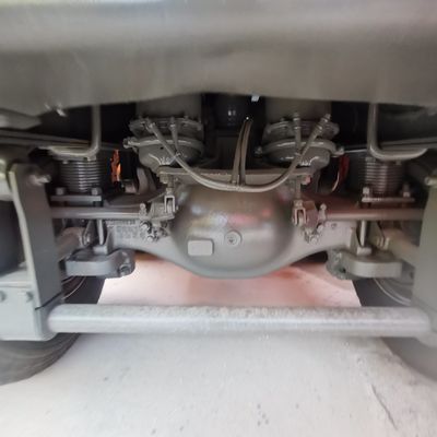Χειροκίνητο κιβώτιο Sinotruk Τάξι 6X4 Βιομηχανικό φορτηγό απορριμμάτων για μετακινητή γης