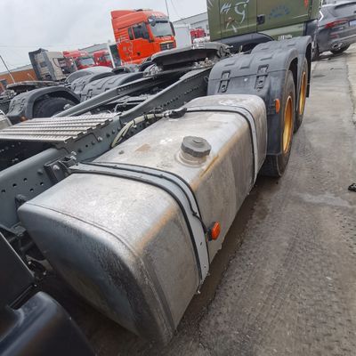 Sinotruck HOWO φορτηγό με ρυμουλκούμενο με δεξαμενή καυσίμου 1000L ZZ4257N3247E1H και 6 μήνες