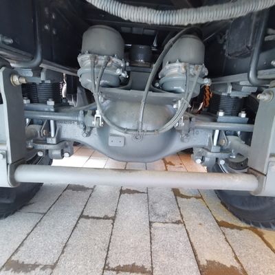 8×4 τροχός οδήγησης Εμπορικό όχημα Καμιόνι με κάθισμα αέρος και δεξαμενή καυσίμου 600L