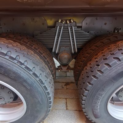 8×4 τροχός οδήγησης Εμπορικό όχημα Καμιόνι με κάθισμα αέρος και δεξαμενή καυσίμου 600L