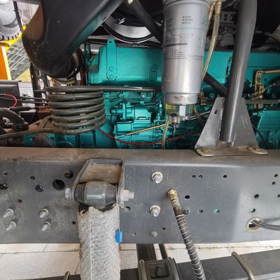 8×4 τροχός οδήγησης Εμπορικό όχημα Καμιόνι με κάθισμα αέρος και δεξαμενή καυσίμου 600L
