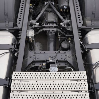 Ελκυστήρας φορτηγών Euro6 για τη μεταφορά βαρέων φορτίων 6.8x2.5x3.8m