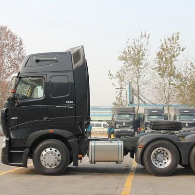 Προσαρμοσμένο Sinotruck HOWO 400HP βαρύ φορτίο ελκυστήρα ρυμουλκούμενο με 1000L δεξαμενή καυσίμου ντίζελ