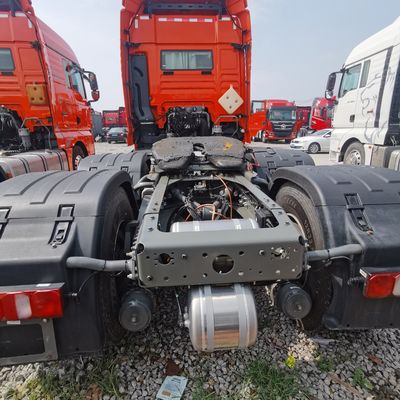 Τρακτικό φορτηγό με έλξη και έξι μήνες
