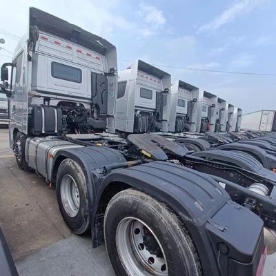 Απολαύστε την ισχύ του τρακτέρ 400HP και το κάθισμα ανάρτησης αέρα για βαρέα φορτηγά