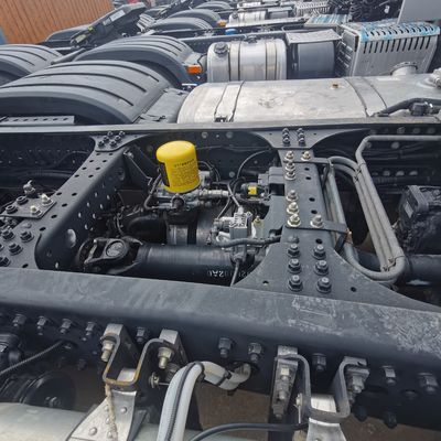 Πιστοποίηση ελαστικών ECE Sinotruck 400HP Μηχανή Αεροεξάρτηση Κάθισμα οδηγού Μέρη ημιαφορτηγού