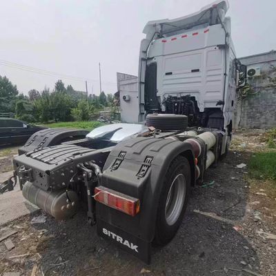 Αεροεξαρτήματα καθίσματος και δεξαμενής καυσίμου 600L Sinotruck Τρακτέρ Τρακτέρ για ρυμούλκηση ημιπροσανατολισμού