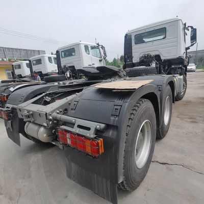6×4 τροχός οδήγησης Sinotruk βαρύ φορτίο ελκυστήρα με καθίσμα εναέριας ανάρτησης και 600L δεξαμενή καυσίμου