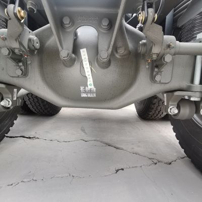 6×4 τροχός οδήγησης Sinotruk βαρύ φορτίο ελκυστήρα με καθίσμα εναέριας ανάρτησης και 600L δεξαμενή καυσίμου