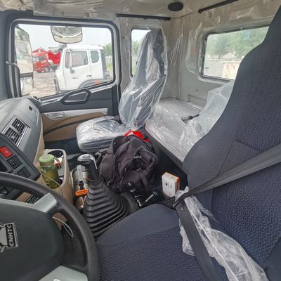 Μεγάλο και βαρύ φορτηγό για την έλξη ημιπροσελήντων