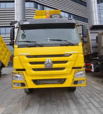Ο πελάτης χρειάζεται ένα συνδεδεμένο φορτηγό Sitrak με δεξαμενή καυσίμου 600L και κάθισμα εναέριας ανάρτησης