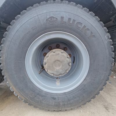Φορτηγό Shacman Tipper με χειροκίνητη μετάδοση 400L δεξαμενή καυσίμου και σχεδιασμό ελαστικών χωρίς σωλήνες