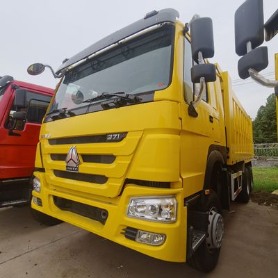 Σημαντικό βαρύ φορτηγό Sinotruck Χρησιμοποιούμενο φορτηγό σκουπιδιών με ελαστικά και υδραυλικό τιμόνι σε καλή κατάσταση