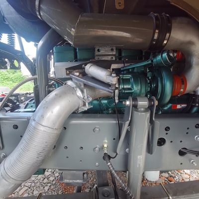 Χρησιμοποιούμενο φορτηγό ελκυστήρα HOWO 400L με δεξαμενή καυσίμου και προσαρμοσμένο αίτημα