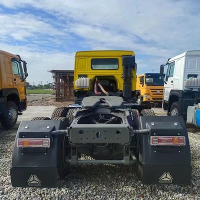 6.8x2.5x3.8m Heavy Duty HOWO Τρακτέρ Μεταφορικό Φορτηγό 2024 μοντέλο Σχεδιασμός ελαστικών χωρίς σωλήνες