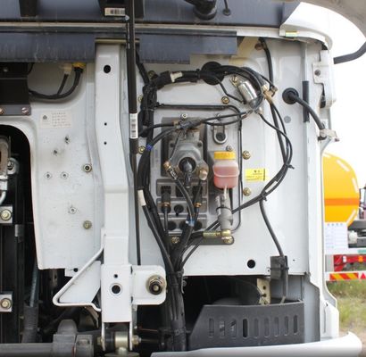 Τρόπος οδήγησης 8x4 Sinotruk Chassis Cement Mixer με υδραυλικό τιμόνι και υποστήριξη ισχύος