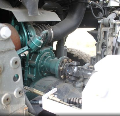Τρόπος οδήγησης 8x4 Sinotruk Chassis Cement Mixer με υδραυλικό τιμόνι και υποστήριξη ισχύος