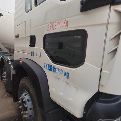 6X4 Nx 8m3 Sinotruk βαρύ φορτίο κατασκευής Μικρατήρα σκυροδέματος με 8 εκτόξευση