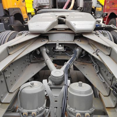 Χρησιμοποιημένο φορτηγό έλξης HOWO 371HP 6X4 για μεταφορά φορτίου μέσα σε υλικό κιβώτιο άνθρακα