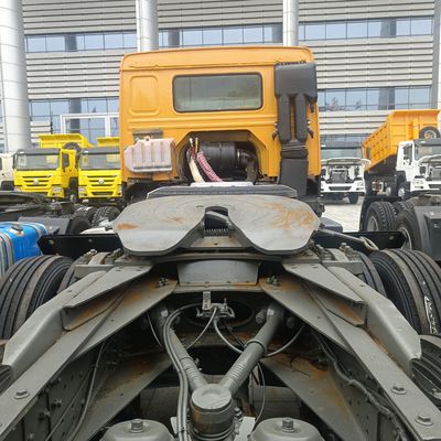 Προσαρμοσμένο αίτημα HOWO 371HP 6X4 Τρακτέρ Χρησιμοποιούμενο φορτηγό μεταφοράς για σχεδιασμό ελαστικών χωρίς σωλήνες