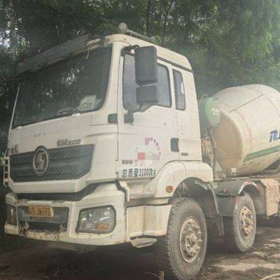 Προσαρμοσμένο αίτημα Sinotruk 8m3 Diesel Beton Mixer Truck με υδραυλικό τιμόνι