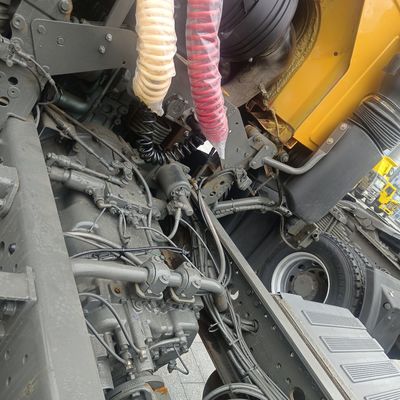 Εγχειρική μετάδοση HOWO Diesel Truck Head με δεξαμενή 600L