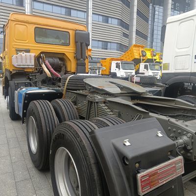 Εγχειρική μετάδοση HOWO Diesel Truck Head με δεξαμενή 600L