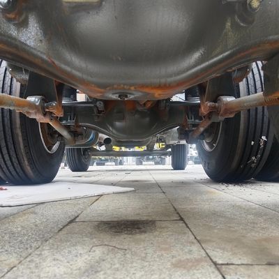 Καταναλώσεις καυσίμου HOWO Μεταφορικό φορτηγό με 1 έτος υπηρεσίας μετά την πώληση και δεξαμενή καυσίμου 400L