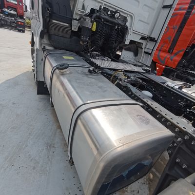 400L δεξαμενή καυσίμου φορτίο φορτηγό μεταφορικό φορτηγό με καθίσμα εναέριας ανάρτησης Προσαρμοσμένο αίτημα