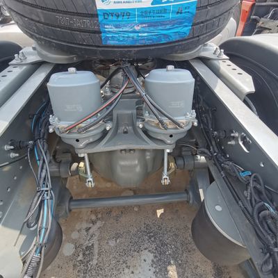 400L δεξαμενή καυσίμου και καθίσμα ανάρτησης αέρα Sinotruck Τρακτέρ φορτηγό με χρησιμοποιημένο κάθισμα οδηγού