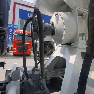 Υδραυλικό σύστημα διεύθυνσης 6x4 Sinotruk Chassis Συσκευή ανάμειξης σκυροδέματος για κατασκευές