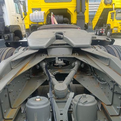 Οικονομικός τροχός κίνησης 6×4 Ντίζελ Τρακτέρ HOWO6X4 Trac με βελτιωμένη απόδοση