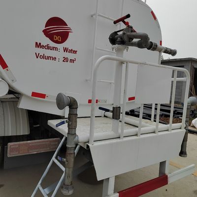 Οχήμα παράδοσης νερού Sinotruk HOWO 6X4 σε βαρύ σχεδιασμό με πρότυπο εκπομπών Euro 3