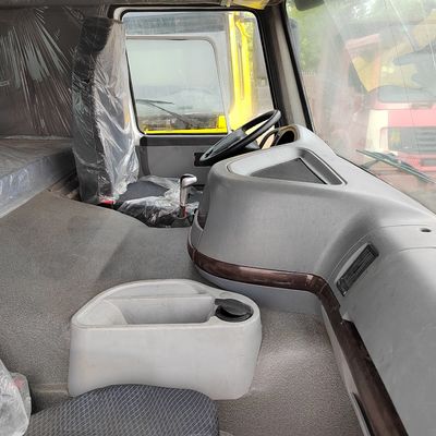 Σπρέιζινγκ Sinotruk HOWO 6X4 φορτηγό παράδοσης νερού με πακέτο ακαθάριστου βάρους 13570.000kg