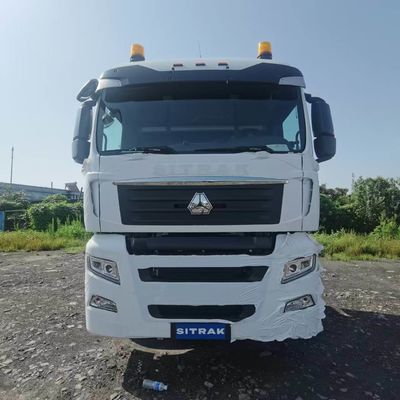 Σέρμανση με βαρύ ελκυστήρα Sitrak φορτηγό μεταφορικό φορτηγό και σέρμανση με ημιπροκατασκευή