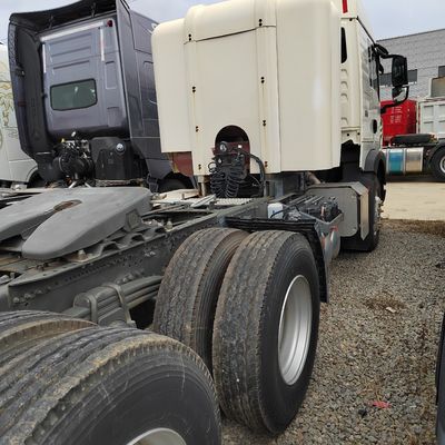 336HP Sinotruk HOWO Φορτηγό όχημα μεταφοράς φορτίου με ≤5 θέσεις και προσιτό CNG/LNG