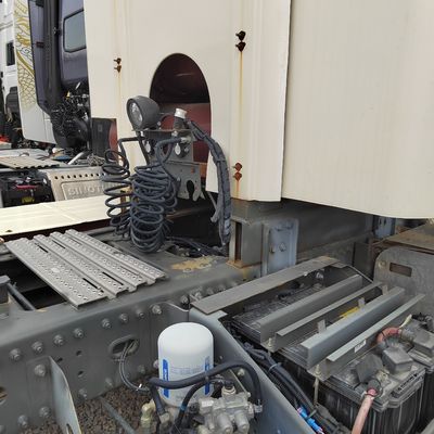 Μεταφορικό φορτηγό Sinotruck Sitrak Χρησιμοποιούμενο 6X4 CNG 460HP Τρακτέρ-φορτηγό με υψηλή αντοχή