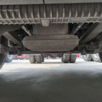 Sinotruk Τάξι FAW J6p Gas 6X4 φορτηγό σε προσιτή τιμή 7.40m*2.55m*3.76m